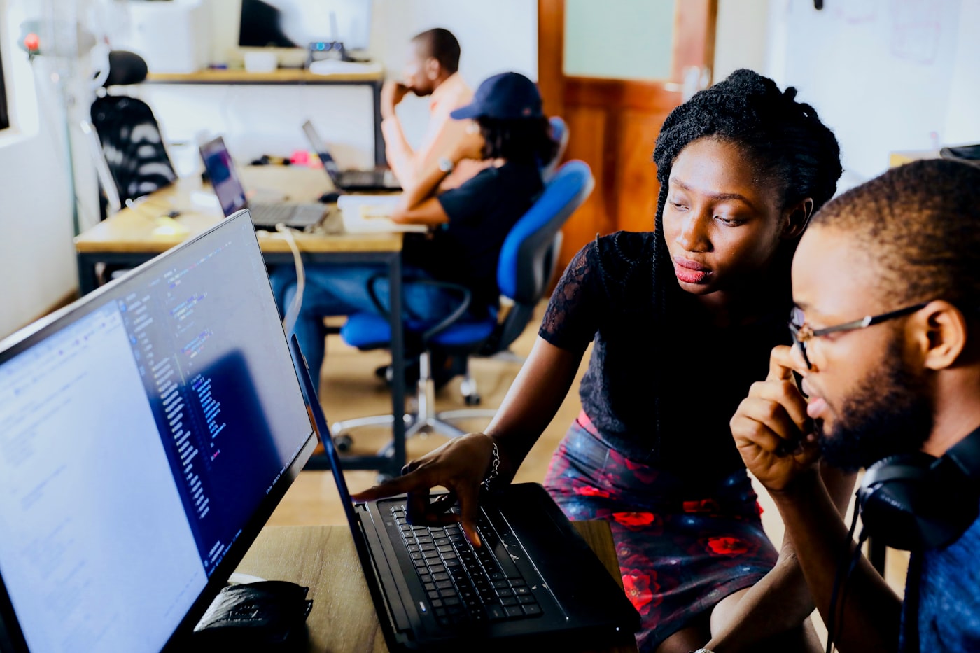 Colaboração entre pessoas e tecnologia